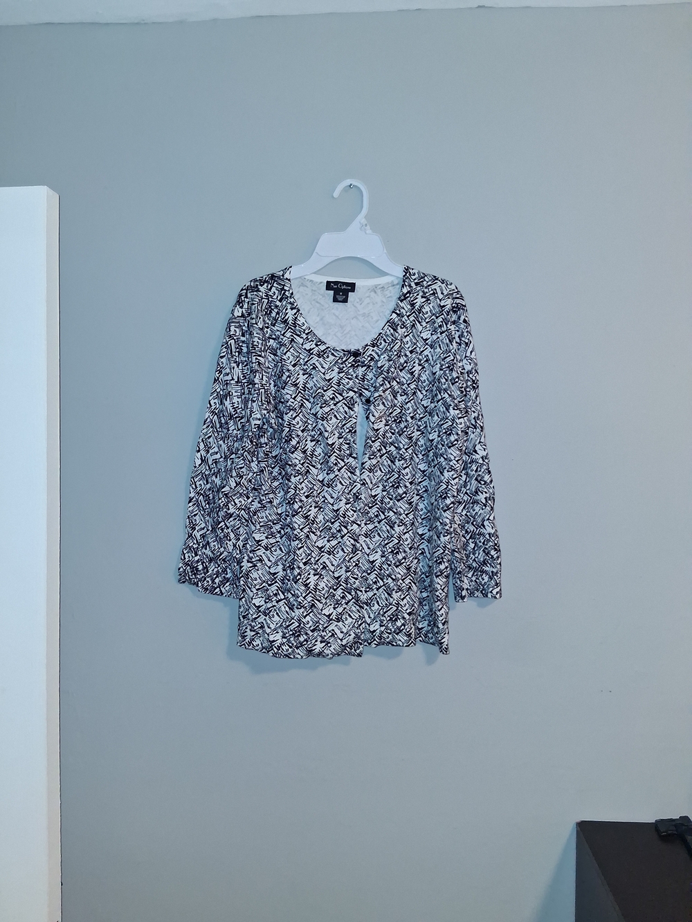 Nue Options Black and White Abstract Print Long Sleeve Tunic